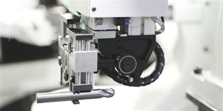 ANCA设计并制造的自动上料机