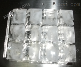方块制冰机产出冰块