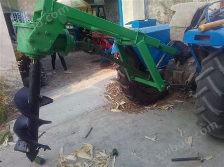 新型拖拉机带式挖树坑机